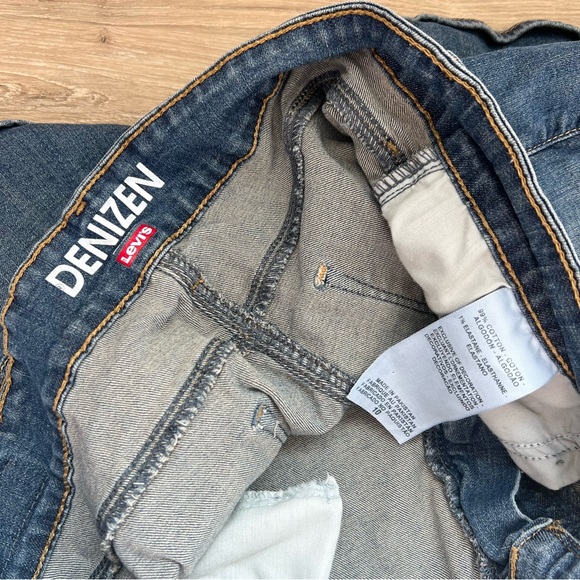 Denizen from Levi's Women's Classic Blue Jean Shorts - Picture 10 of 10